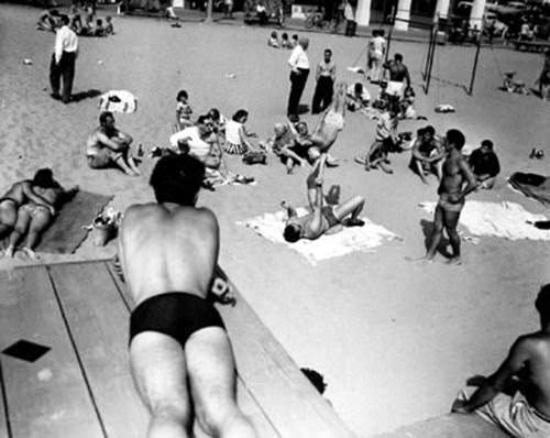 Muscle Beach 1954: The Sand, the Strength, and the Spectacle