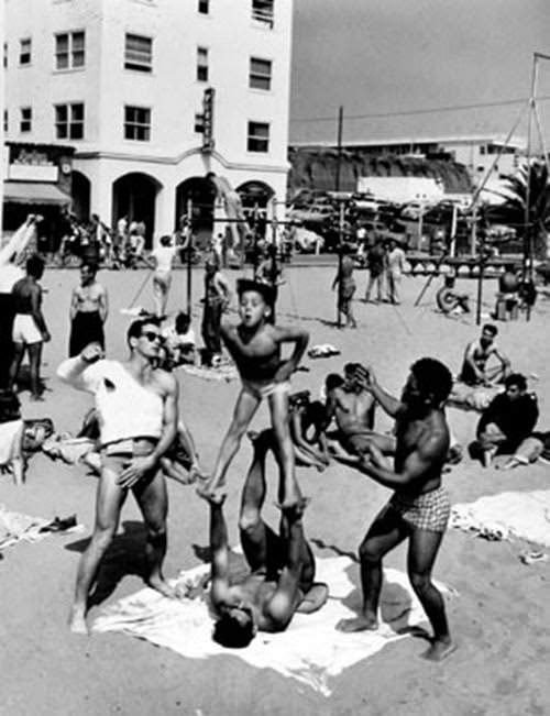Muscle Beach 1954: The Sand, the Strength, and the Spectacle