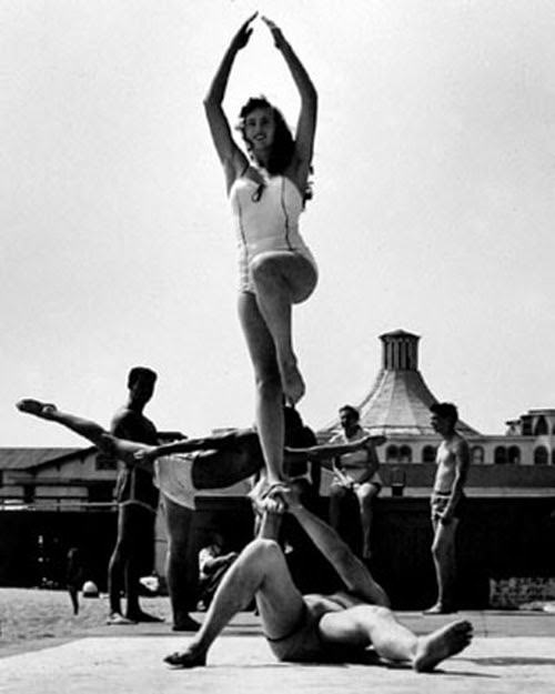 Muscle Beach 1954: The Sand, the Strength, and the Spectacle