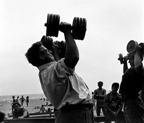 Muscle Beach 1954: The Sand, the Strength, and the Spectacle