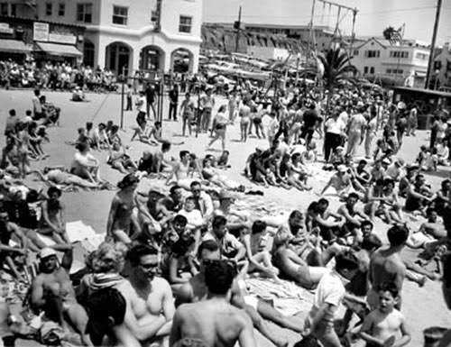 Muscle Beach 1954: The Sand, the Strength, and the Spectacle