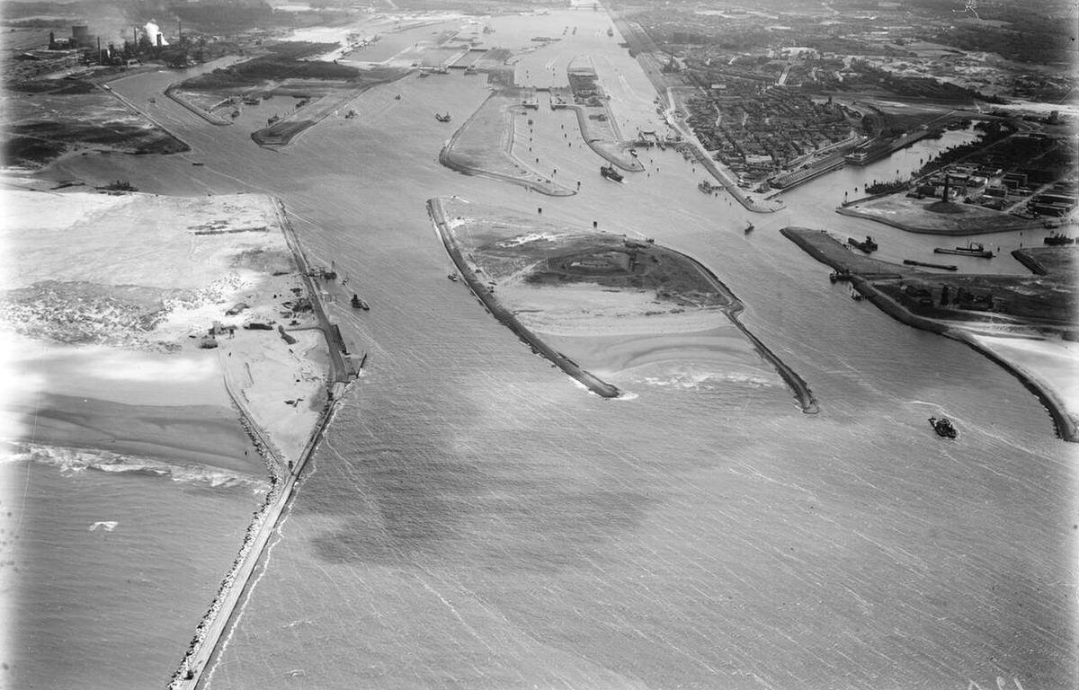 Aerial view of IJmuiden, 1920s-1940s.