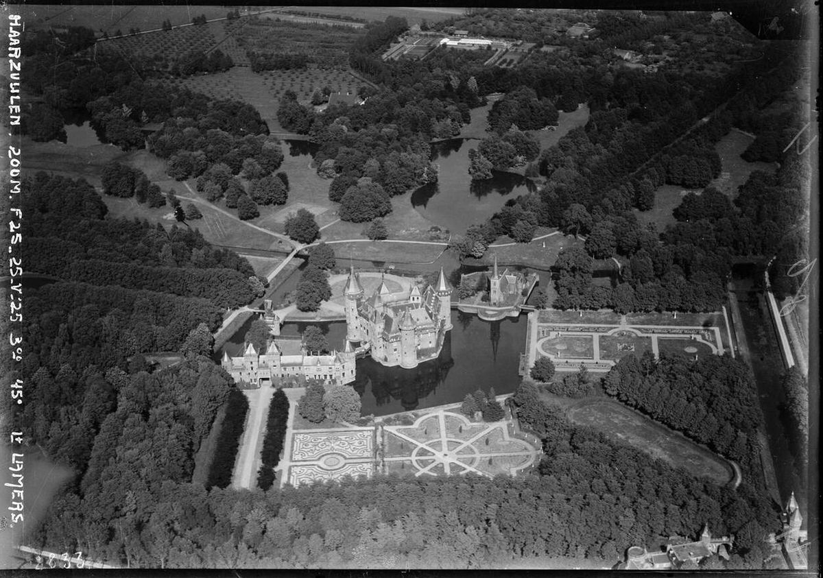 Aerial view of Haarzuilens, 1920s-1940s.