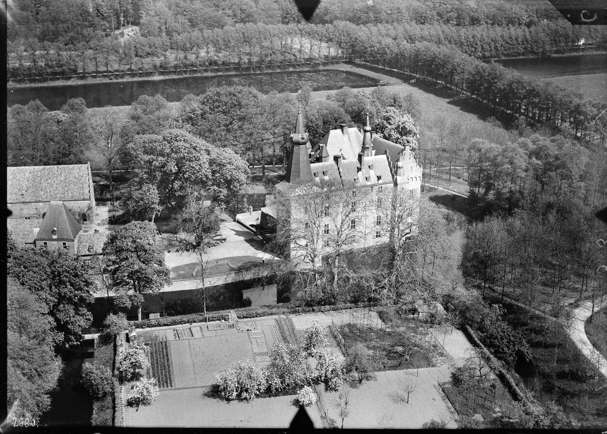 Aerial view of Doorwerth, 1920s-1940s.