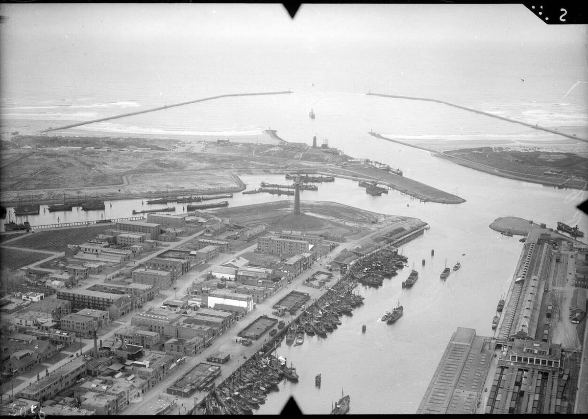 Aerial view of IJmuiden, 1920s-1940s.