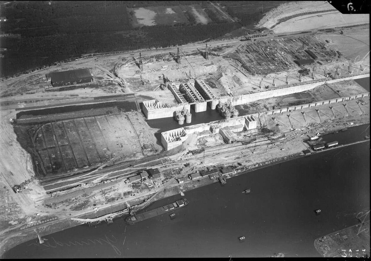 Aerial view of IJmuiden, 1920s-1940s.