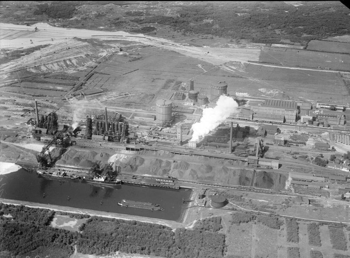 Aerial view of IJmuiden, 1920s-1940s.