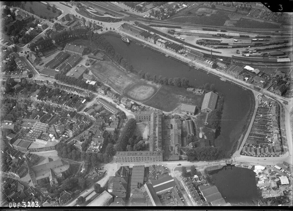 Aerial view of Deventer, 1920s-1940s.