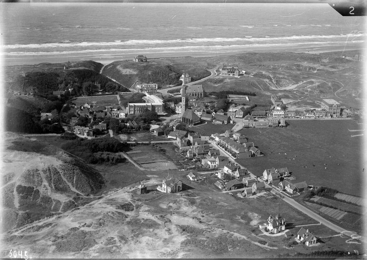 Aerial view of Wijk aan Zee, 1920s-1940s.