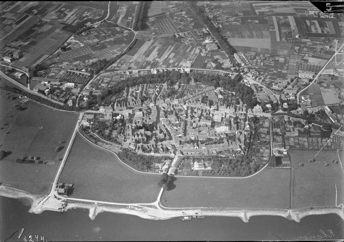 Aerial view of Rhenen, 1920s-1940s.