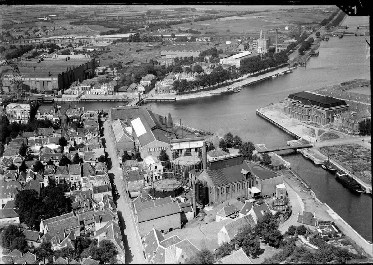 Aerial view of Vlissingen, 1920s-1940s.