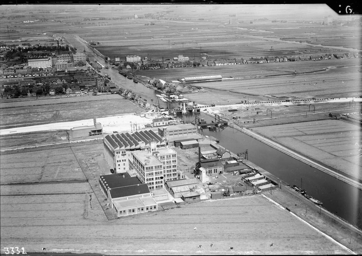 Aerial view of Wormerveer, 1920s-1940s.