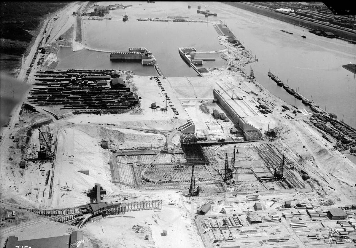 Aerial view of IJmuiden, 1920s-1940s.
