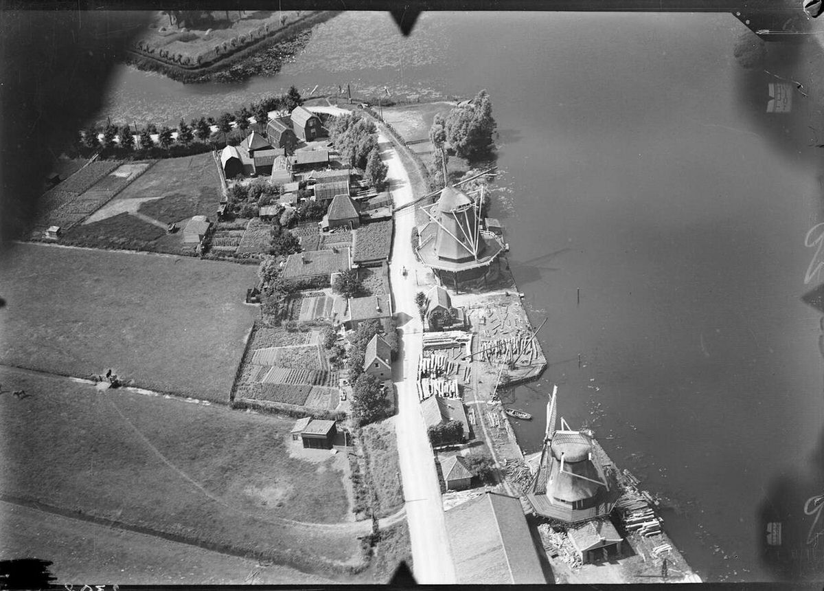 Aerial view of Weesp, 1920s-1940s.
