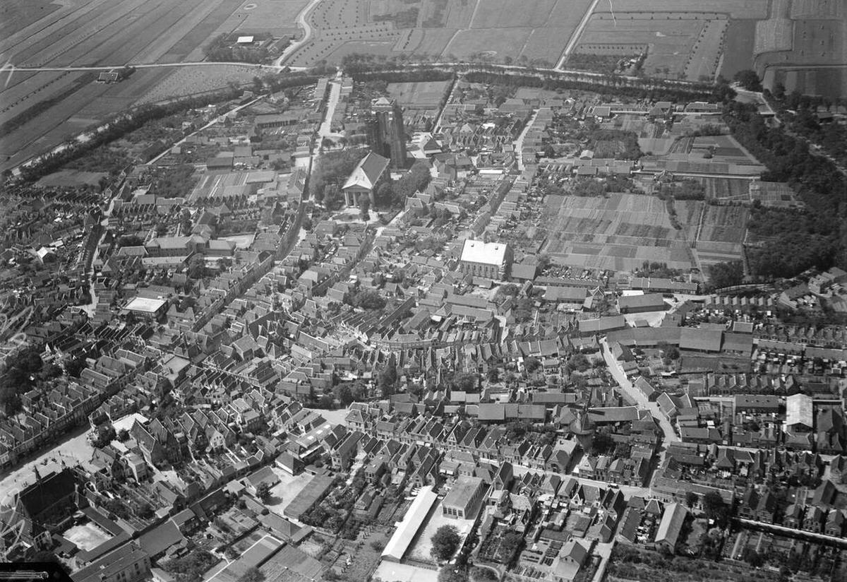 Aerial view of Zierikzee, 1920s-1940s.