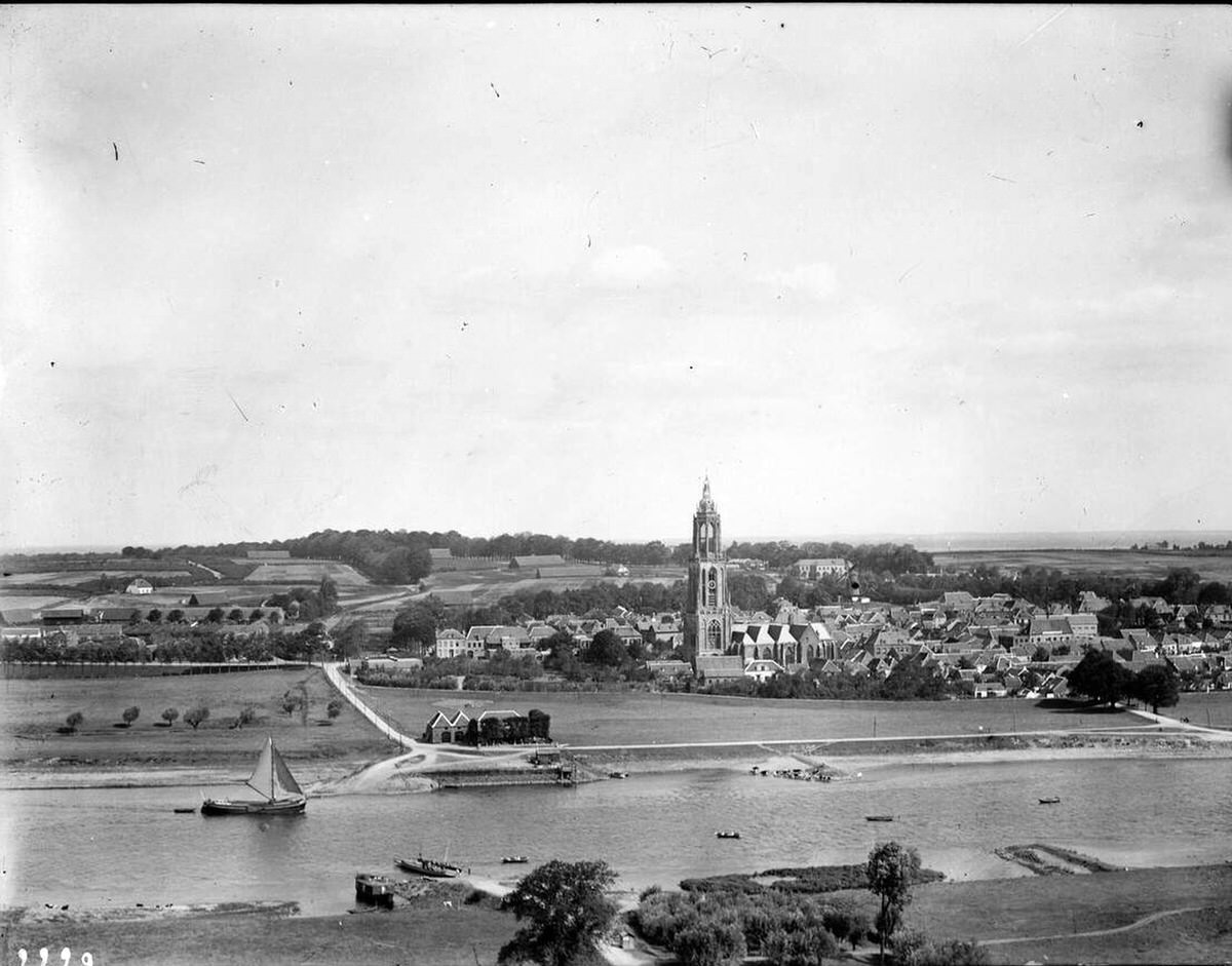 Aerial view of Rhenen, 1920s-1940s.