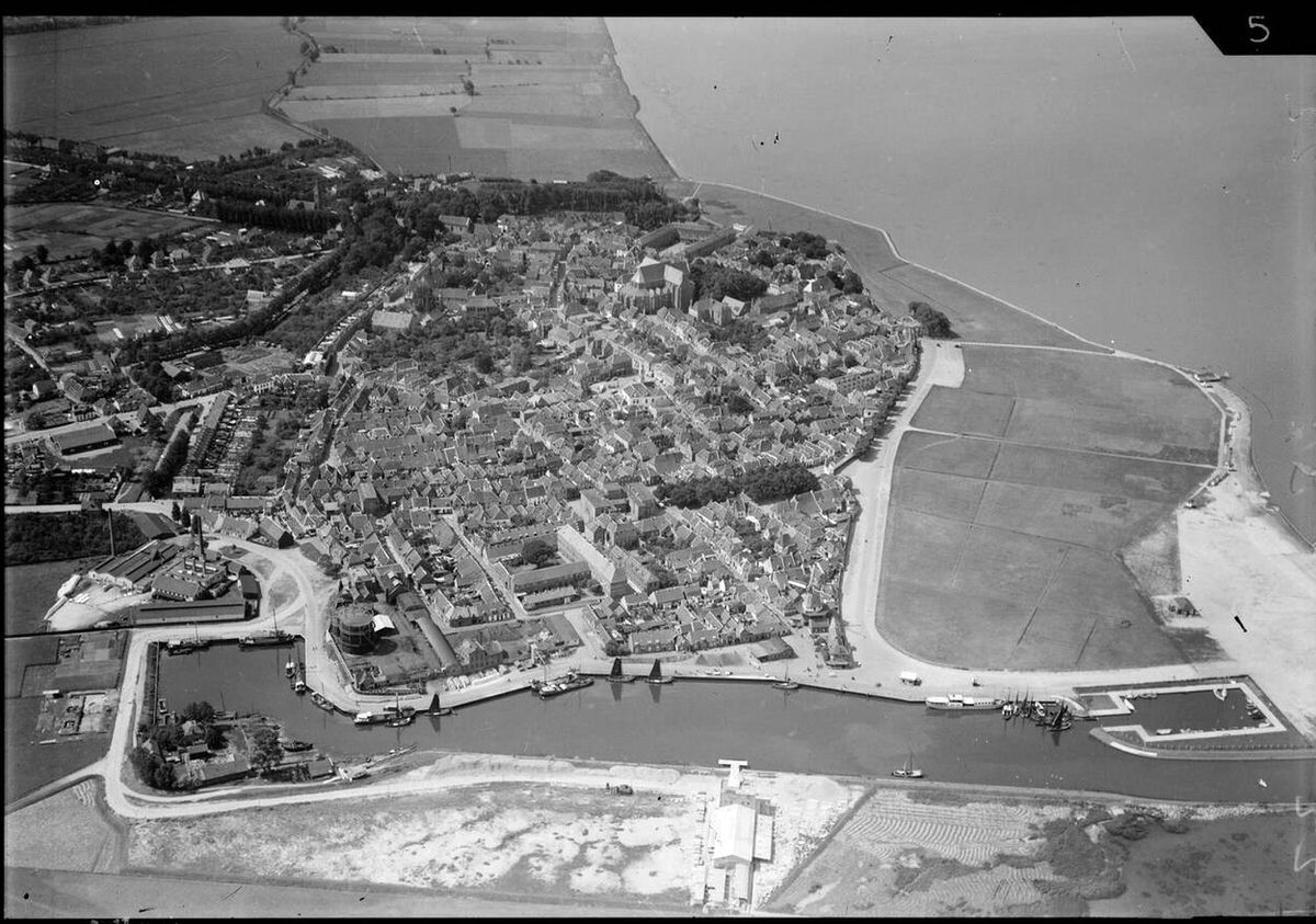 Aerial view of Harderwijk, 1920s-1940s.