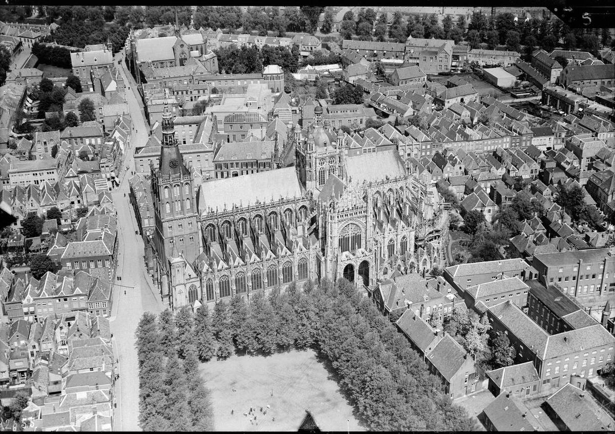 Aerial view of 's-Hertogenbosch, 1920s-1940s.