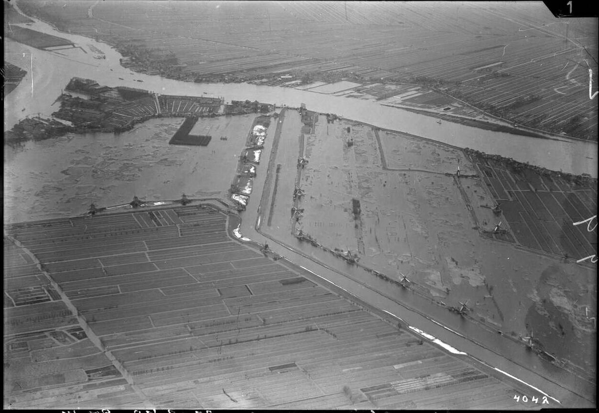Aerial view of the Alblasserwaard region, 1920s-1940s.