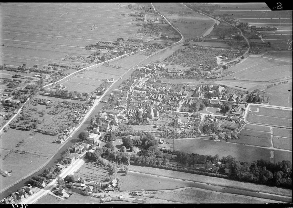 Aerial view of Haastrecht, 1920s-1940s.
