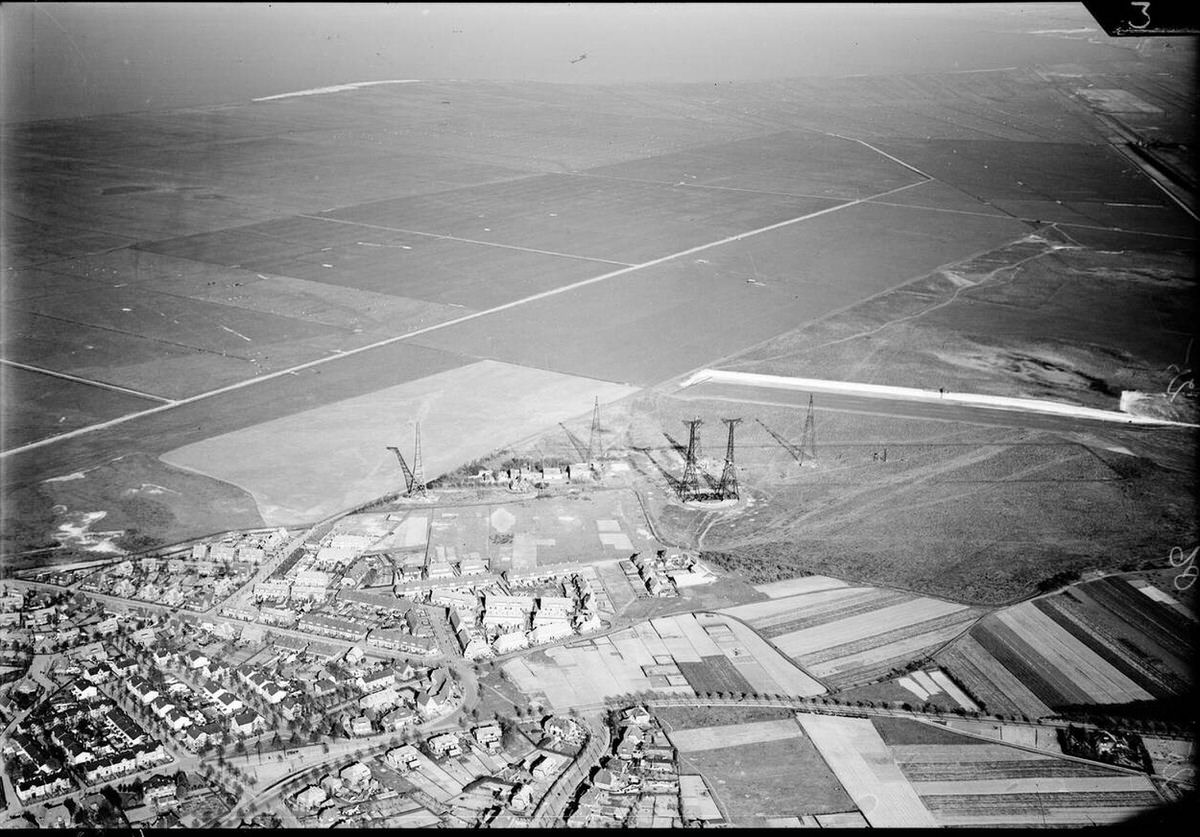 Aerial view of Huizen, 1920s-1940s.