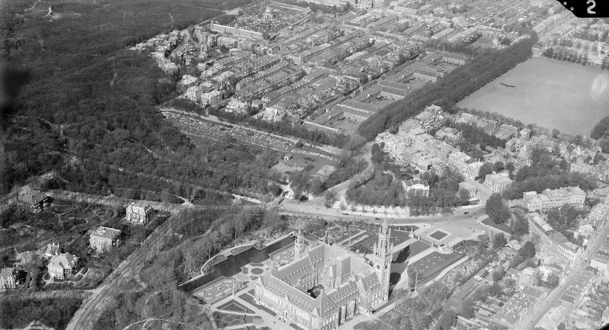 Aerial view of 's-Gravenhage, 1920s-1940s.