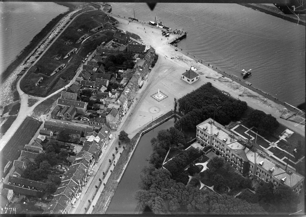 Aerial view of Den Helder, 1920s-1940s.
