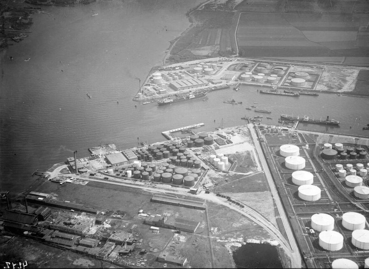 Aerial view of Rotterdam, 1920s-1940s.