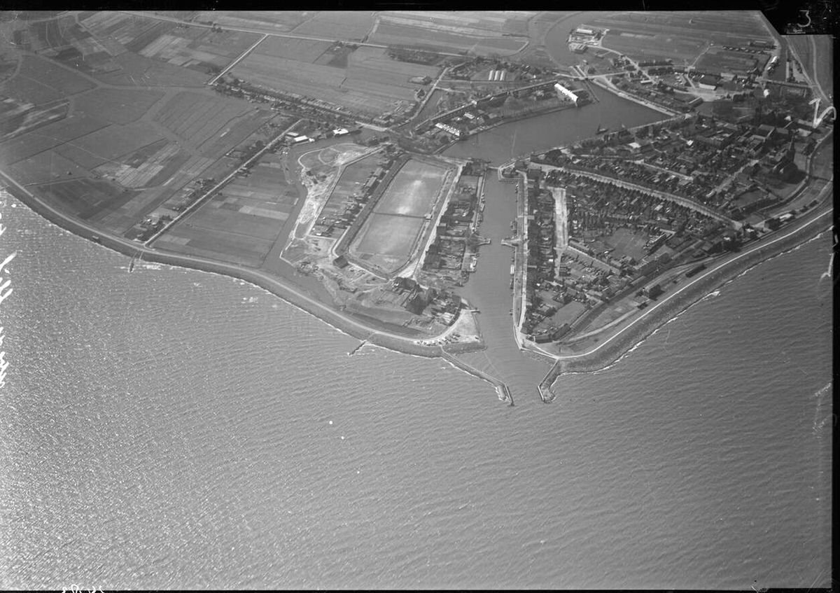 Aerial view of Medemblik, 1920s-1940s.