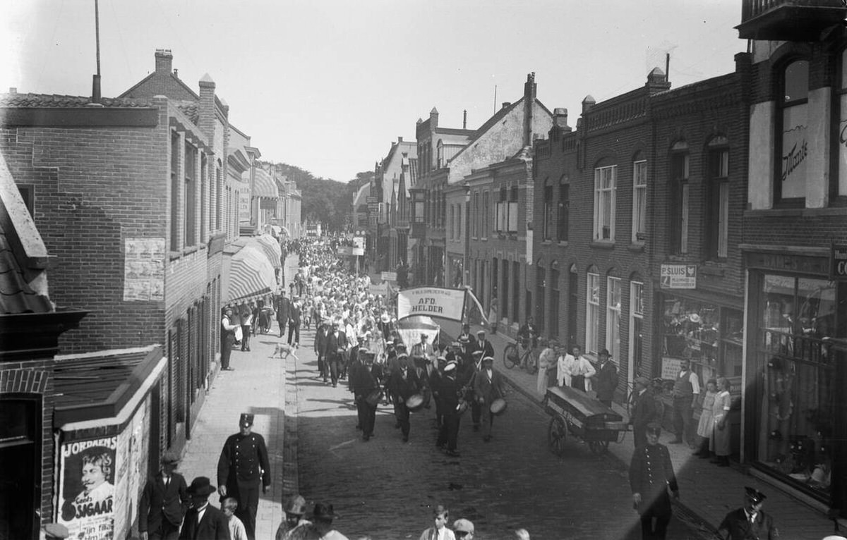 Procession with a music corps and school children during the Landdag of the Volksonderwijs, 1930