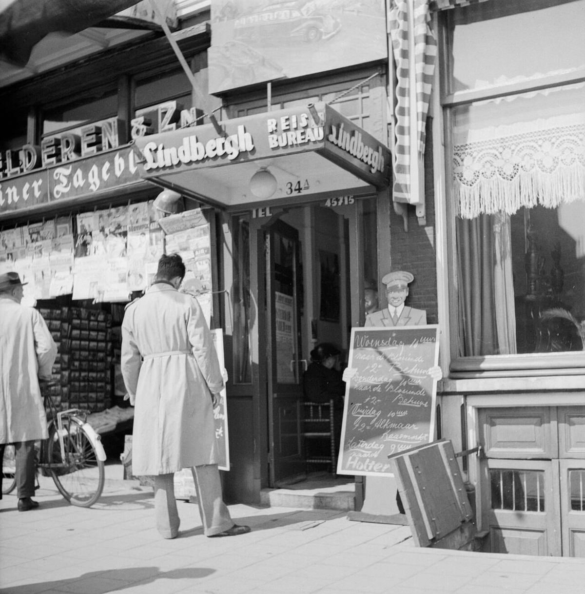Lindbergh travel agency on the Damrak, 1932