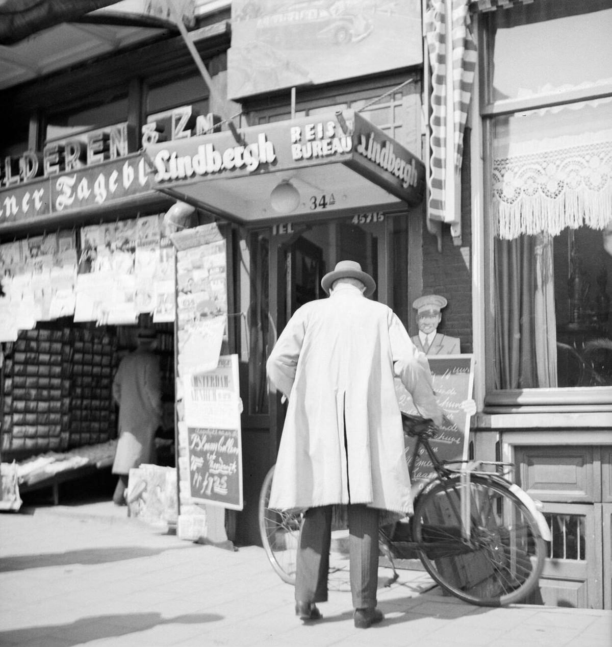 Lindbergh travel agency on the Damrak, 1932