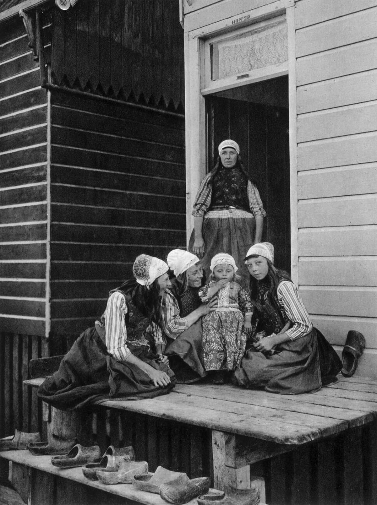 Family in Marken, 1934