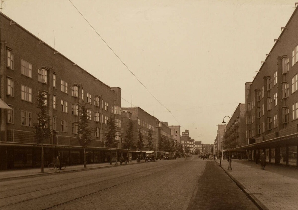 Woningbouw on Jan Evertsenstraat in Amsterdam, 1920s