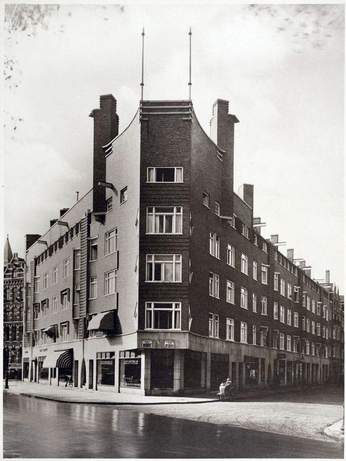Woon- en Winkelhuizen mixed-use buildings in Amsterdam, 1920s