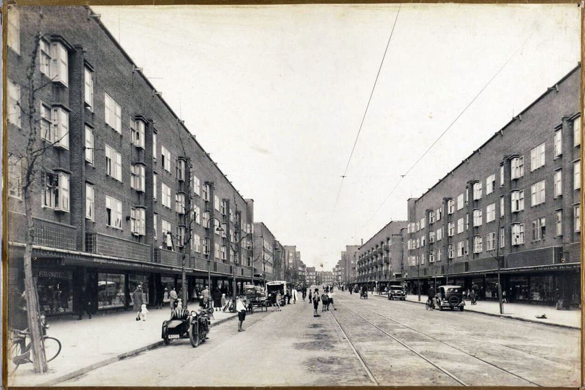 Woningbouw housing development on Jan Evertsenstraat in Amsterdam, 1920s