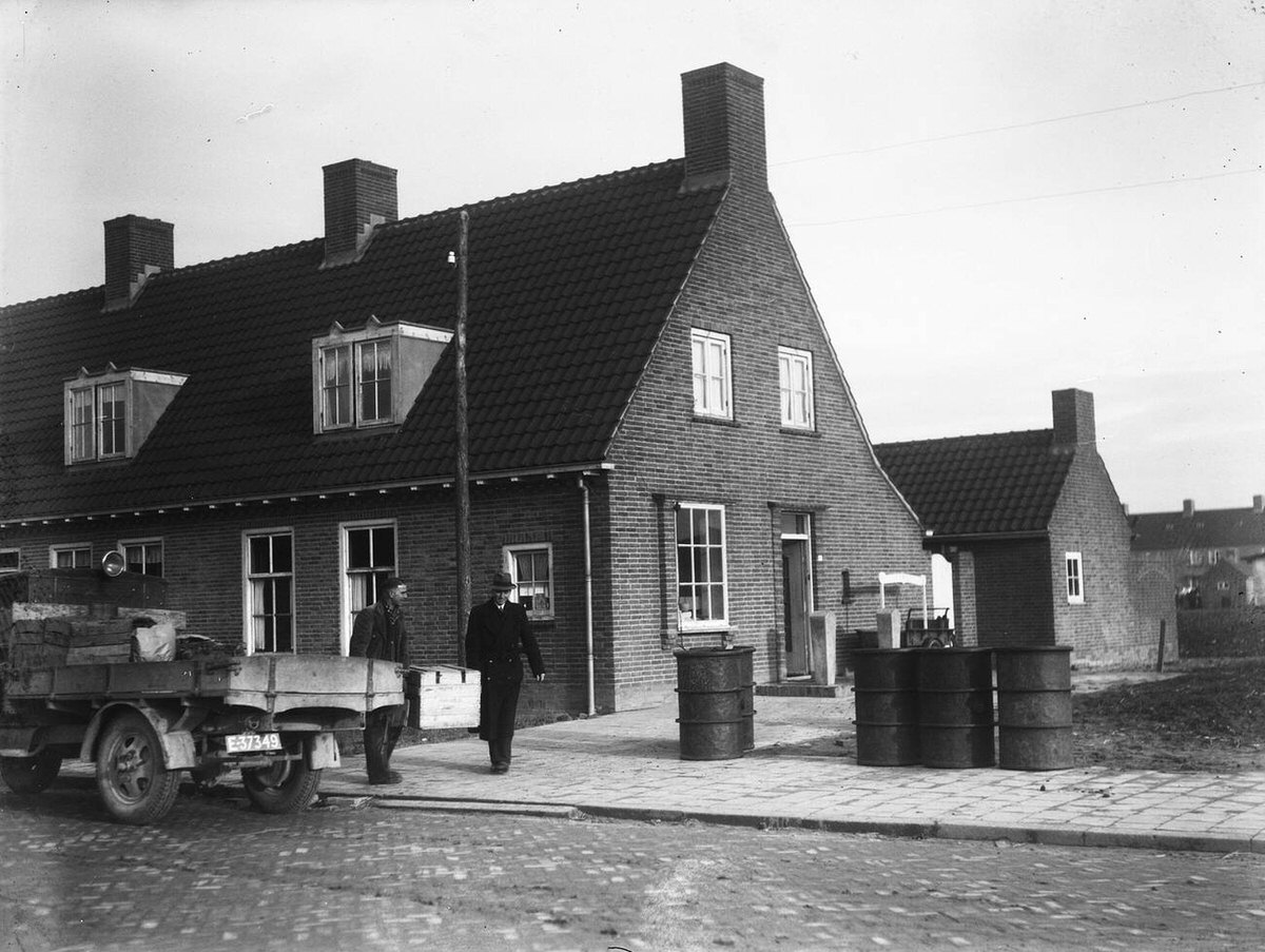 Store in Emmeloord, the capital city of the Noordoostpolder, 1946