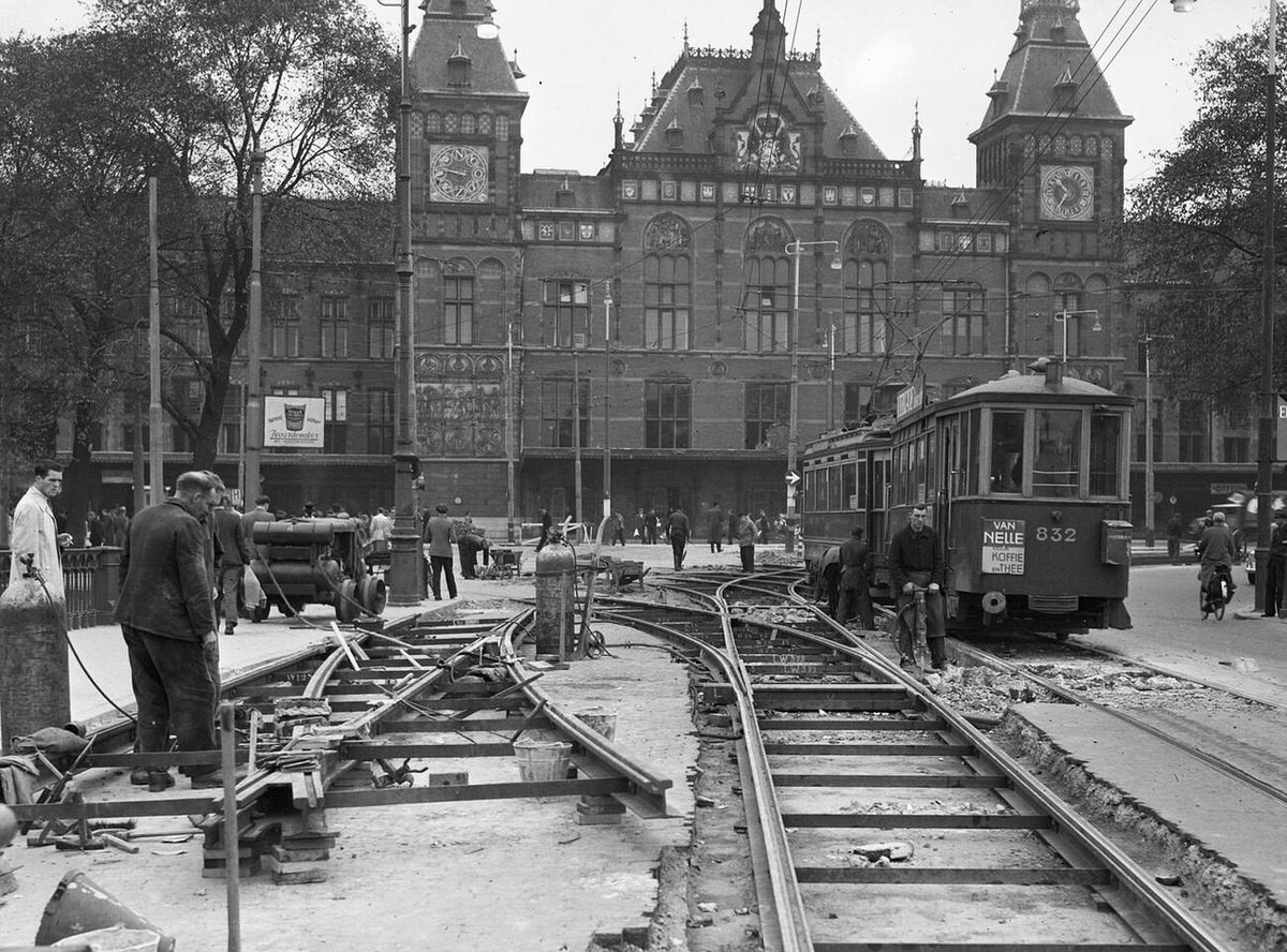 Tram work at the station square, 1947
