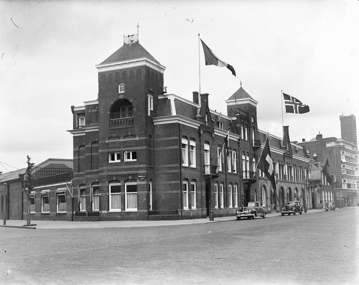 Exterior of N.V. Papierindustrie Nestelroy on Amsteldijk, 1948