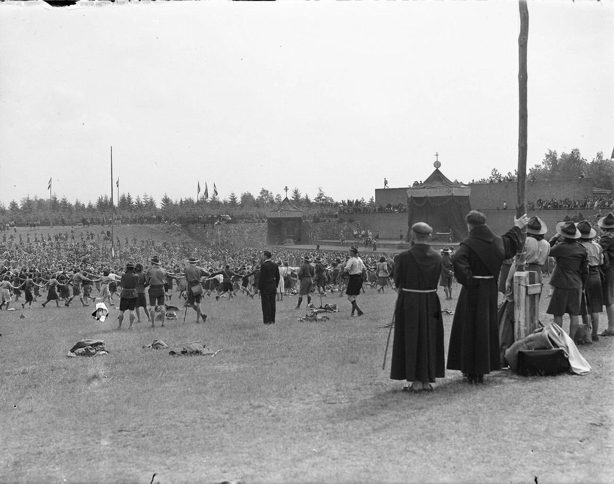 Religious explorers in Lunteren, Gelderland, 1948
