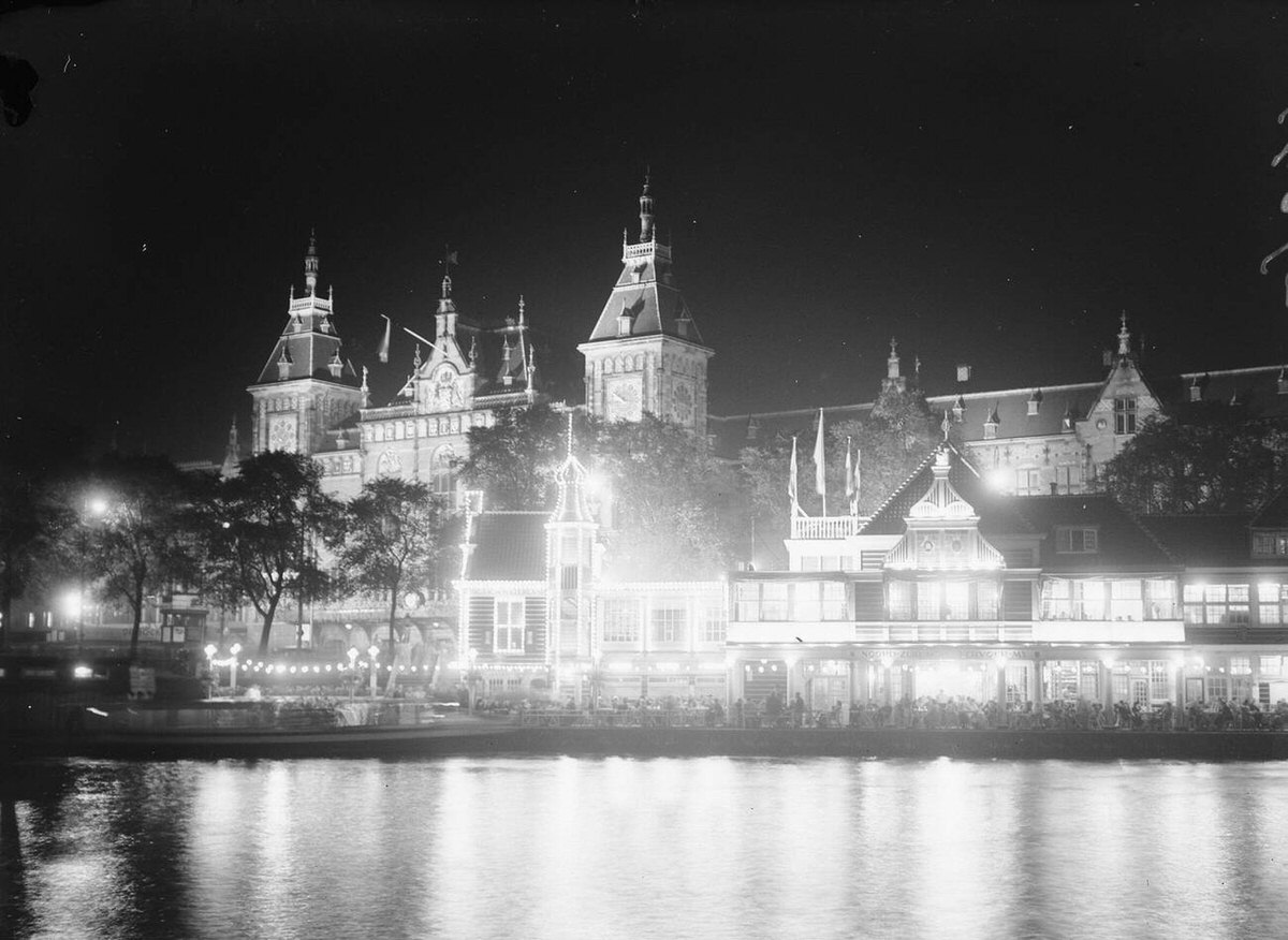 Illuminated Noord- en Zuid-Hollandsch Koffiehuis, 1948
