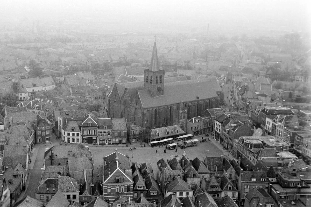 View of the Sint-Joriskerk in Amersfoort from the Onze-Lieve-Vrouwetoren, 1941
