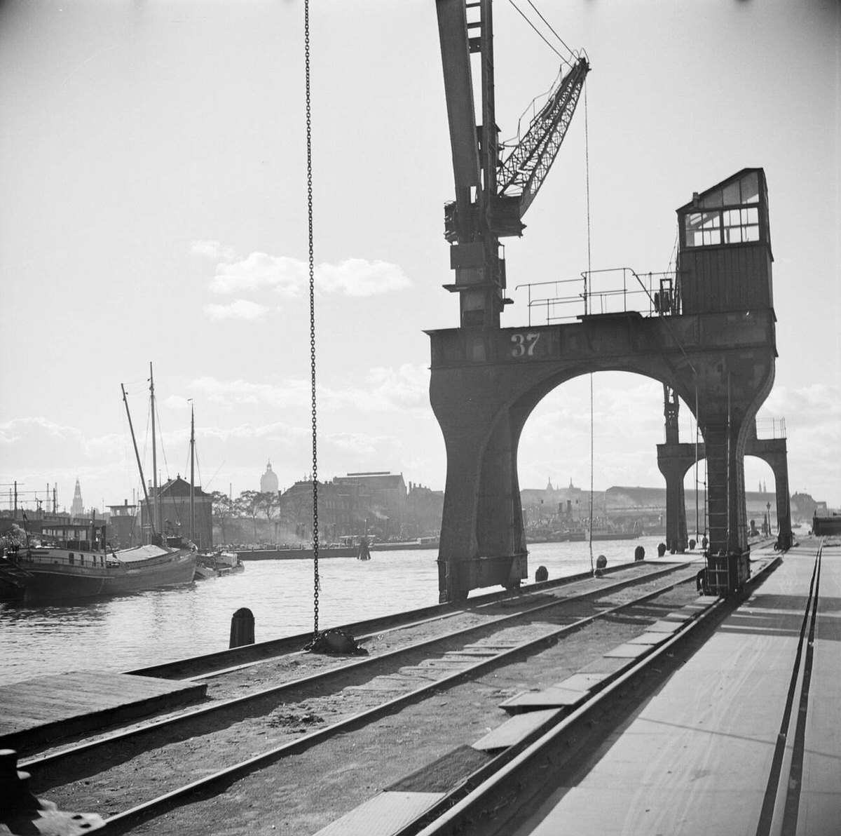 Javakade in Amsterdam with the IJhaven and Central Station in the background, 1940