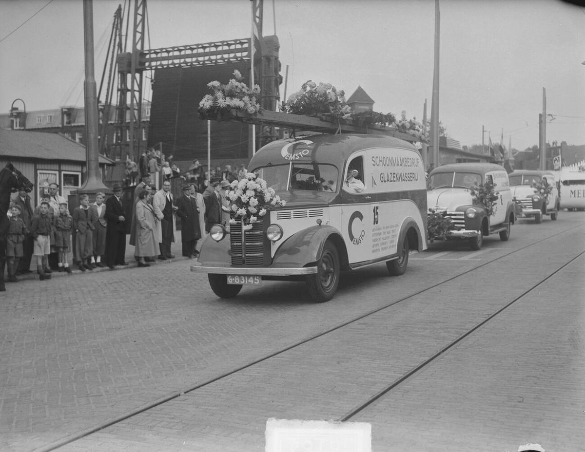 Advertising car at Overtoom, 1949