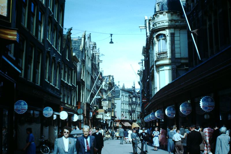 Kalverstraat in Amsterdam, 1949