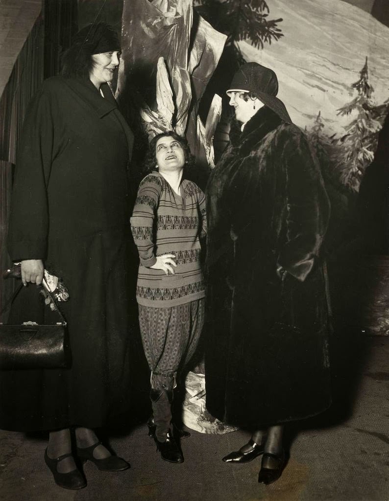 Historic Photos of Circus Life in the Netherlands in the Early 1900s Capture a Lost World