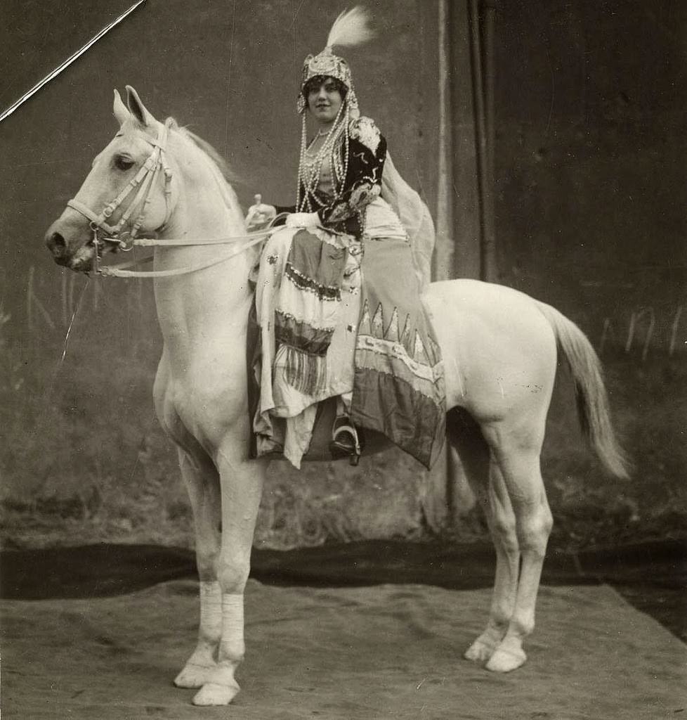 Historic Photos of Circus Life in the Netherlands in the Early 1900s Capture a Lost World