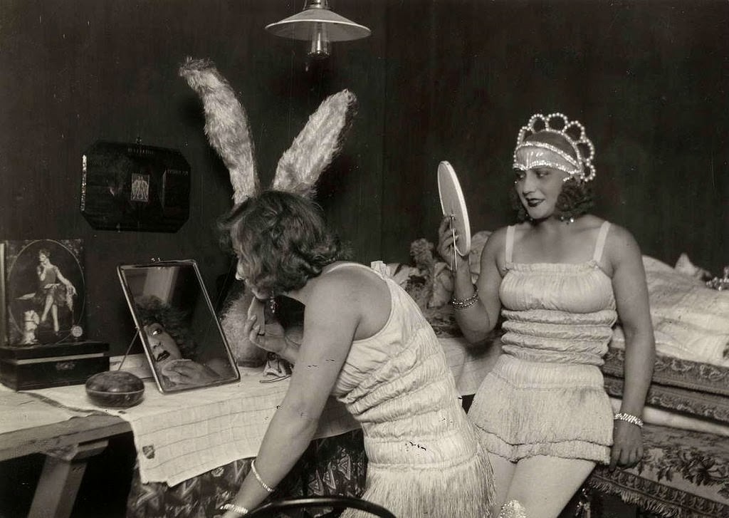 Historic Photos of Circus Life in the Netherlands in the Early 1900s Capture a Lost World