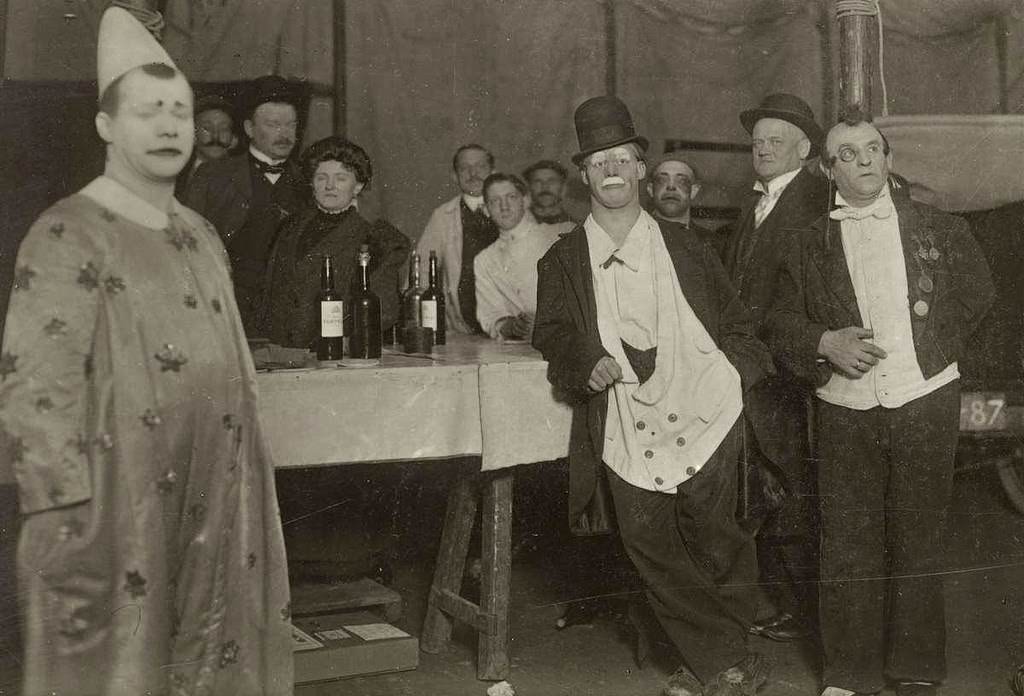 Historic Photos of Circus Life in the Netherlands in the Early 1900s Capture a Lost World