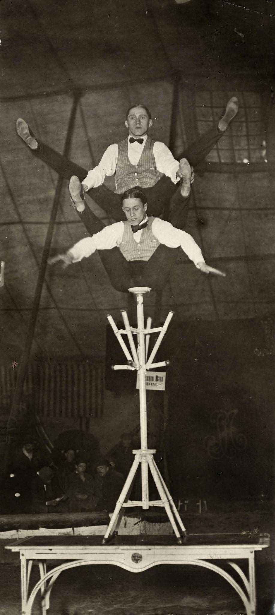 Historic Photos of Circus Life in the Netherlands in the Early 1900s Capture a Lost World